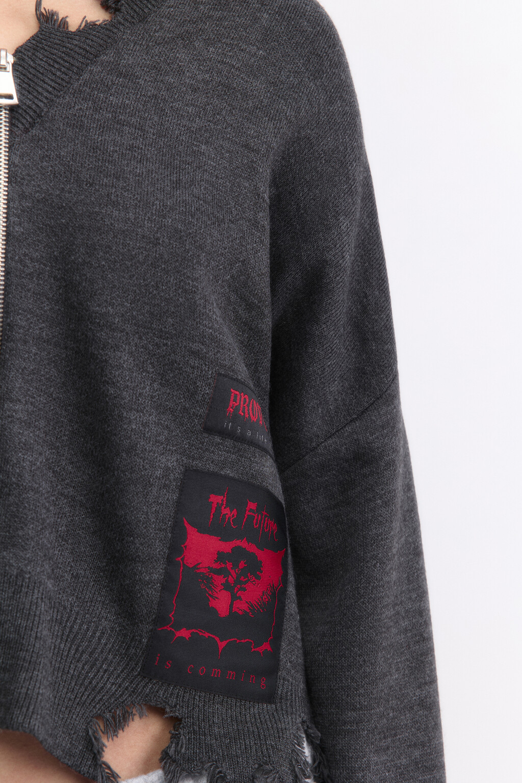 Кардиган на молнии рваный с патчами - цвет серый - 7