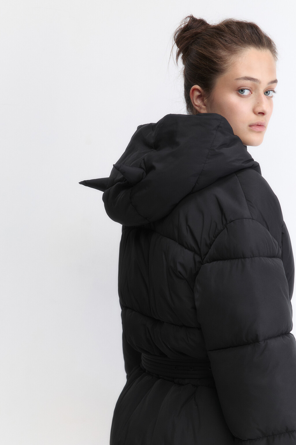 Куртка стеганая с поясом и рожками на капюшоне - цвет черный - 2
