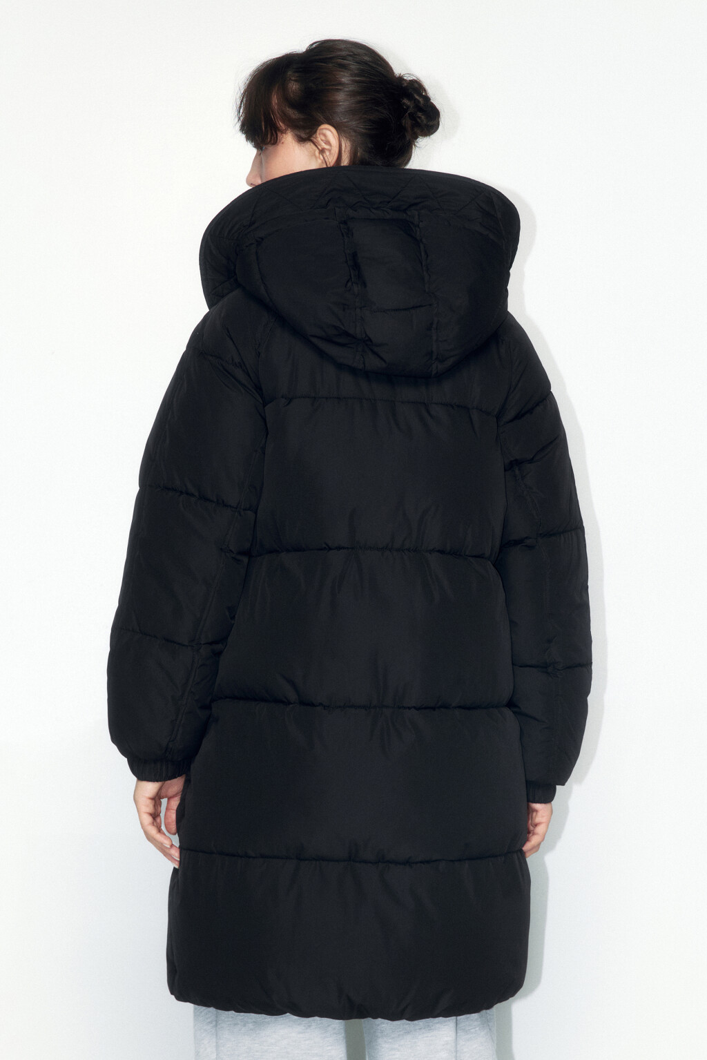 Куртка стеганая удлиненная с капюшоном - цвет черный - 5