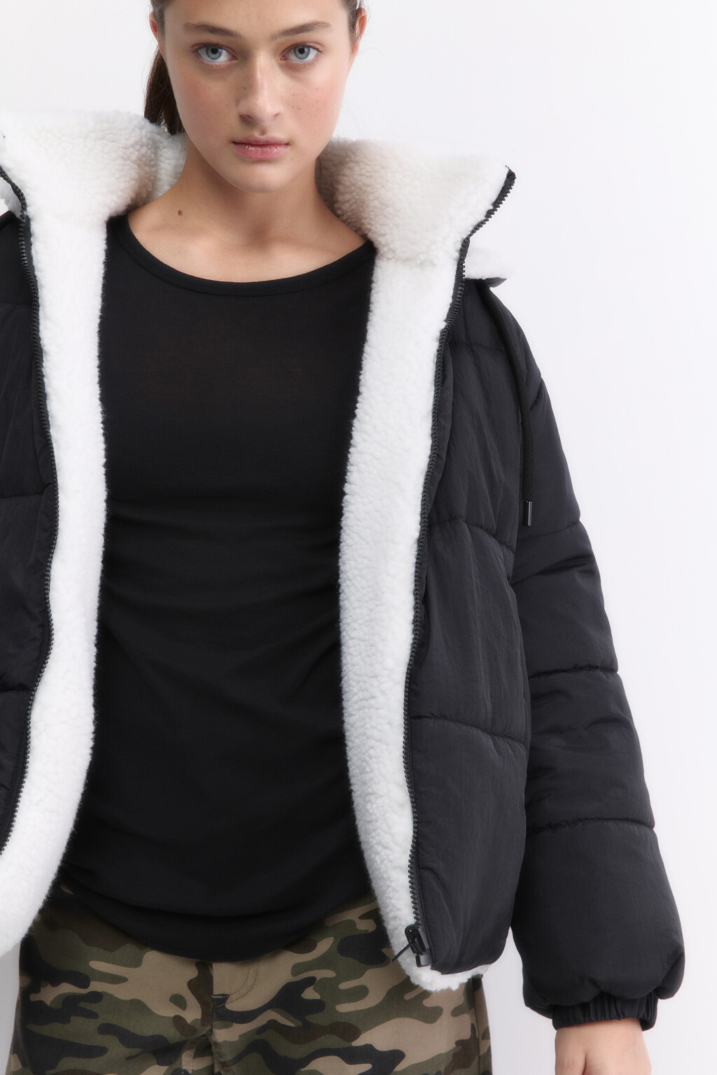 Куртка стеганая двусторонняя с отделкой под мех - цвет черный - 1