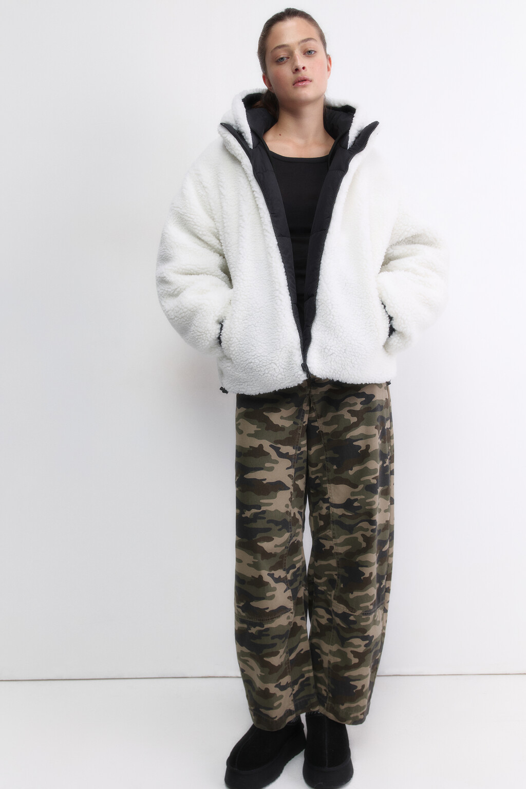 Куртка стеганая двусторонняя с отделкой под мех - цвет черный - 2