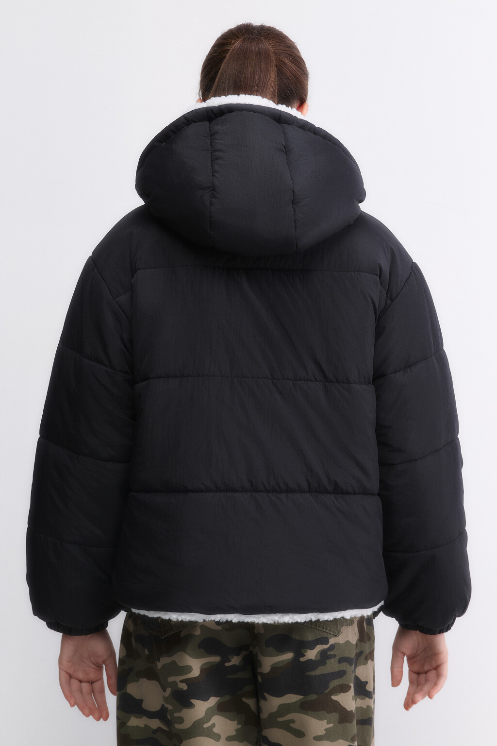 Куртка стеганая двусторонняя с отделкой под мех - цвет черный - 5
