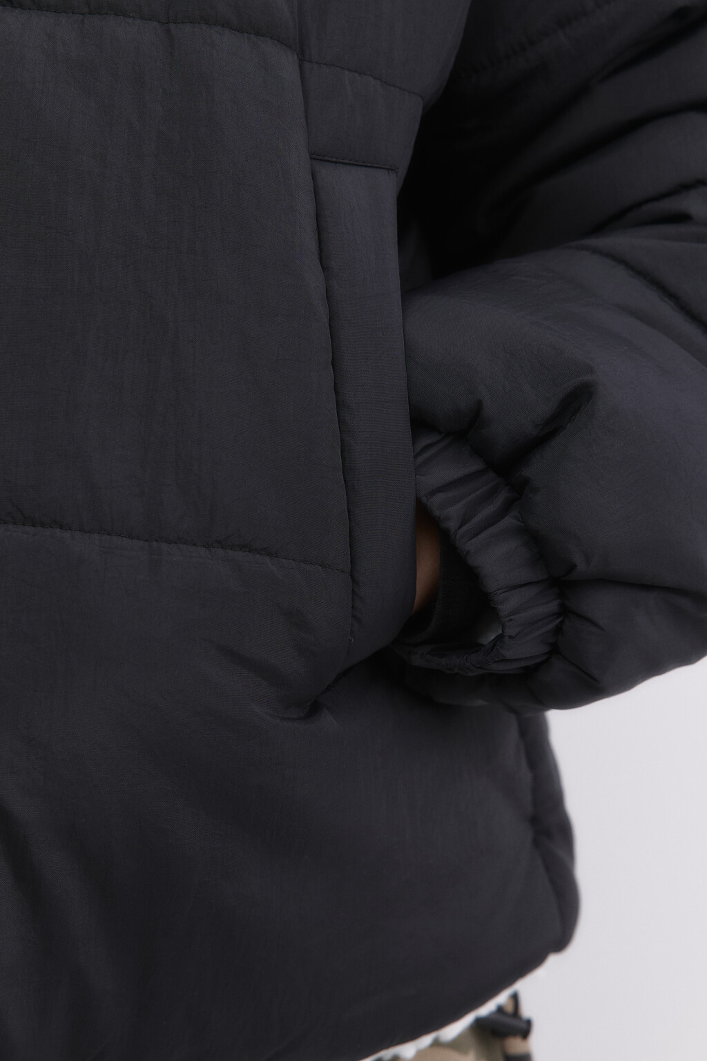 Куртка стеганая двусторонняя с отделкой под мех - цвет черный - 8