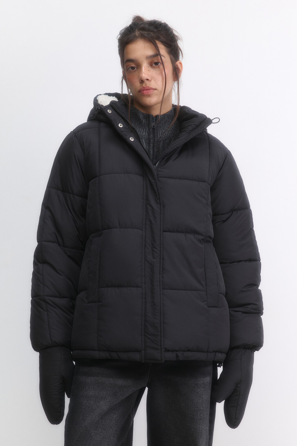 Куртка стеганая с капюшоном и рукавицами - цвет черный - 2