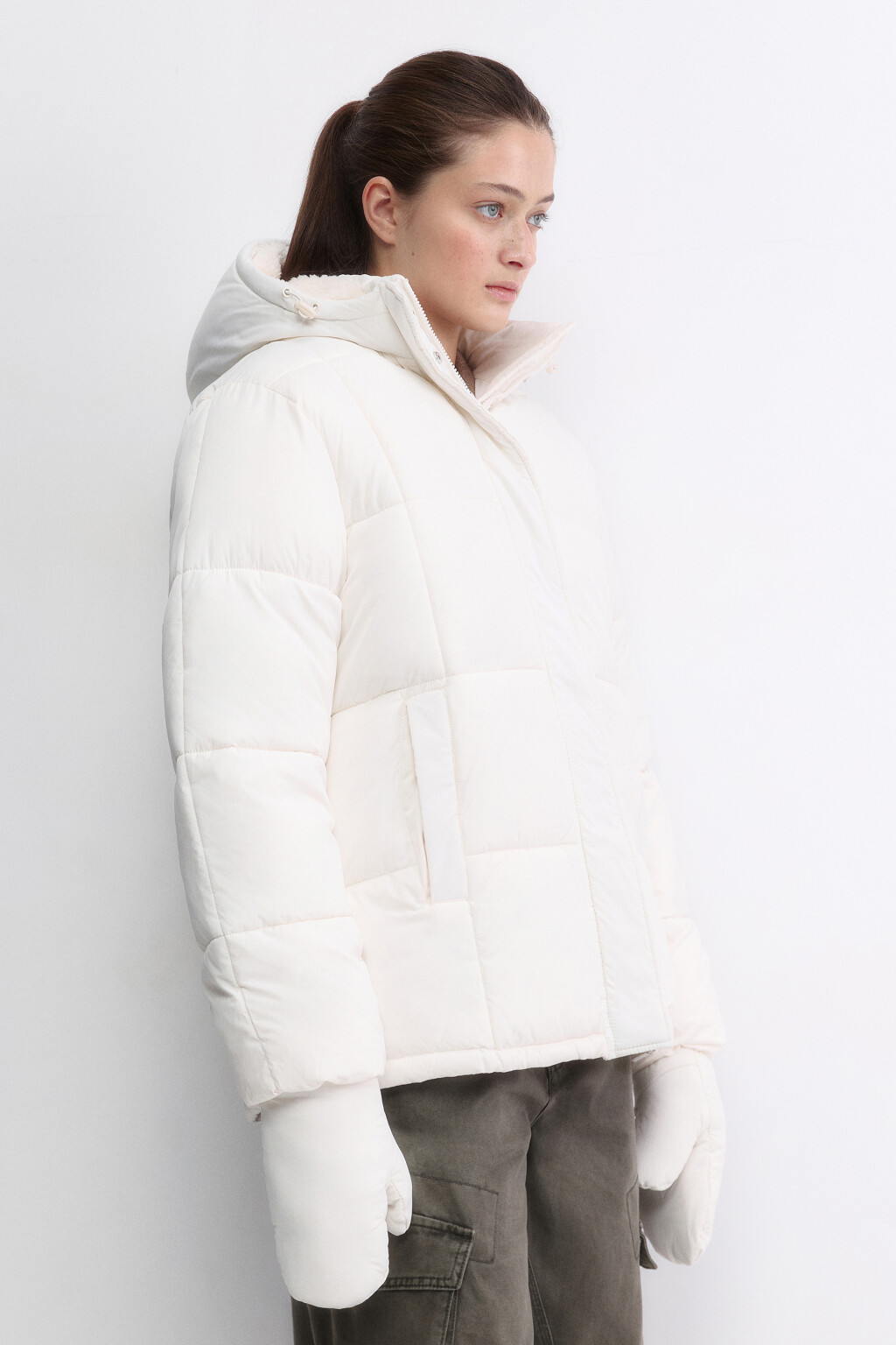 Куртка стеганая с капюшоном и рукавицами - цвет молочный - 7