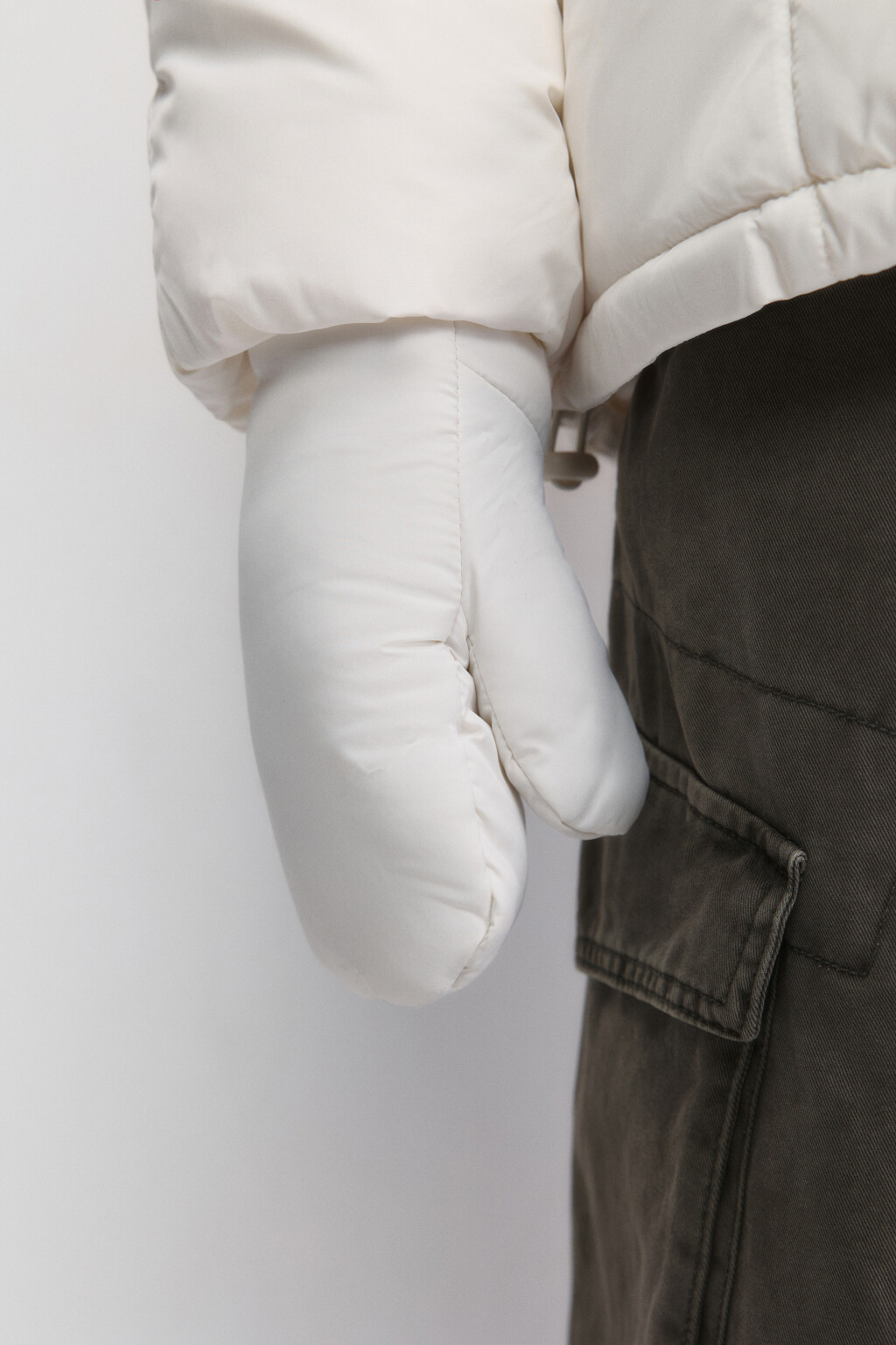 Куртка стеганая с капюшоном и рукавицами - цвет молочный - 6