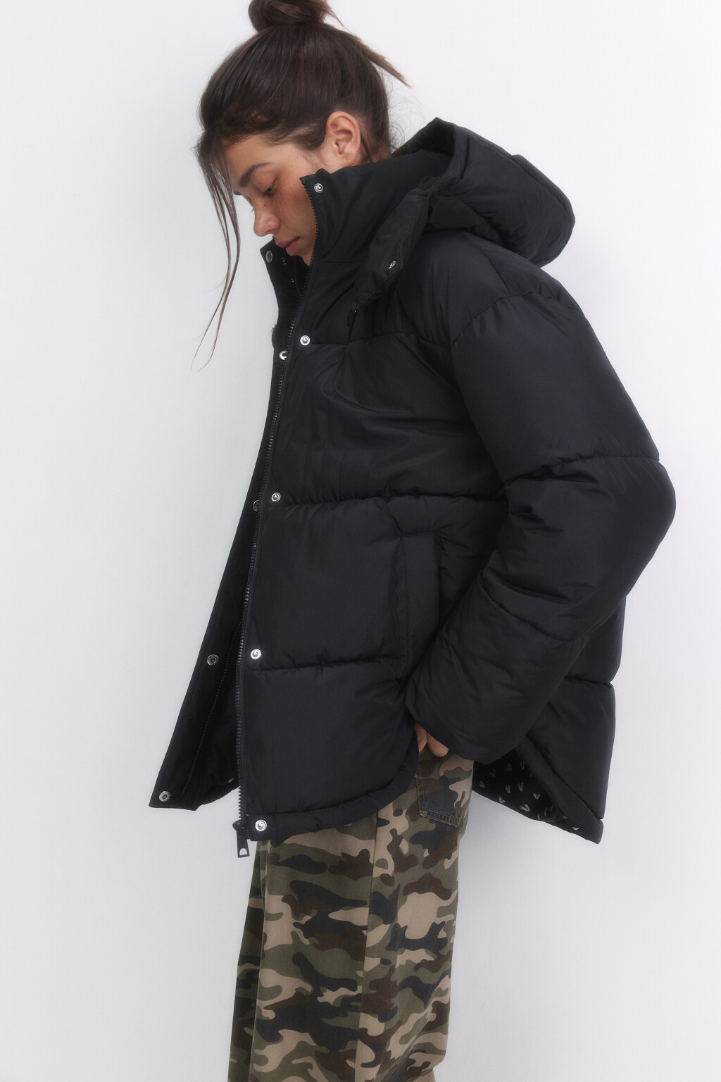 Куртка oversize стеганая с капюшоном - цвет черный - 2