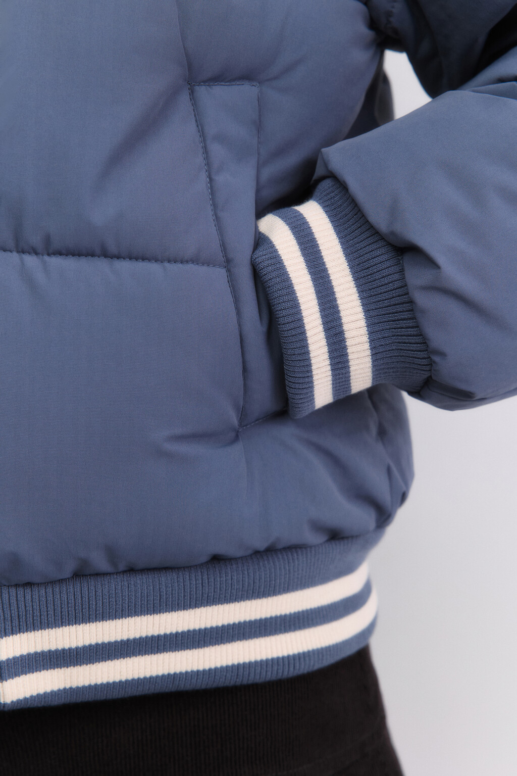 Куртка стеганая с капюшоном и патчем - цвет серый - 7