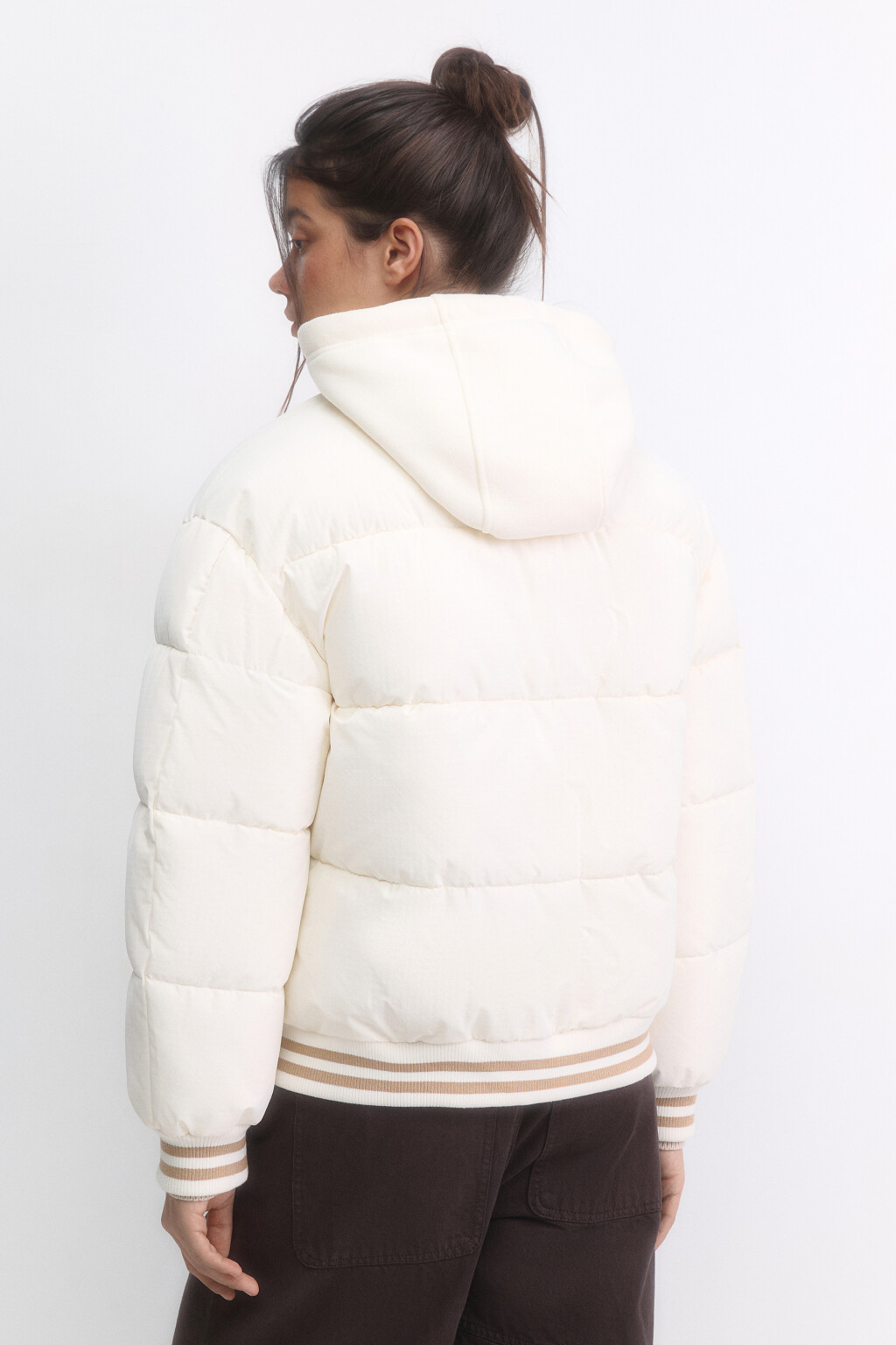 Куртка стеганая с капюшоном и патчем - цвет молочный - 5