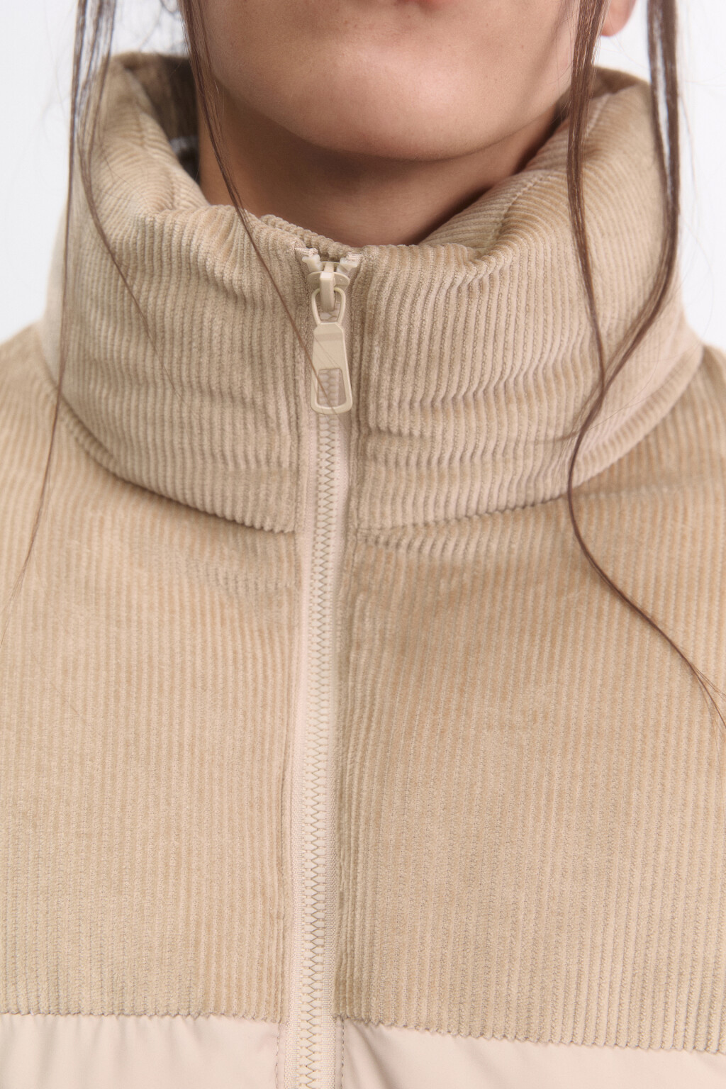 Куртка-пуховик стеганая с вельветовой вставкой - цвет молочный - 7