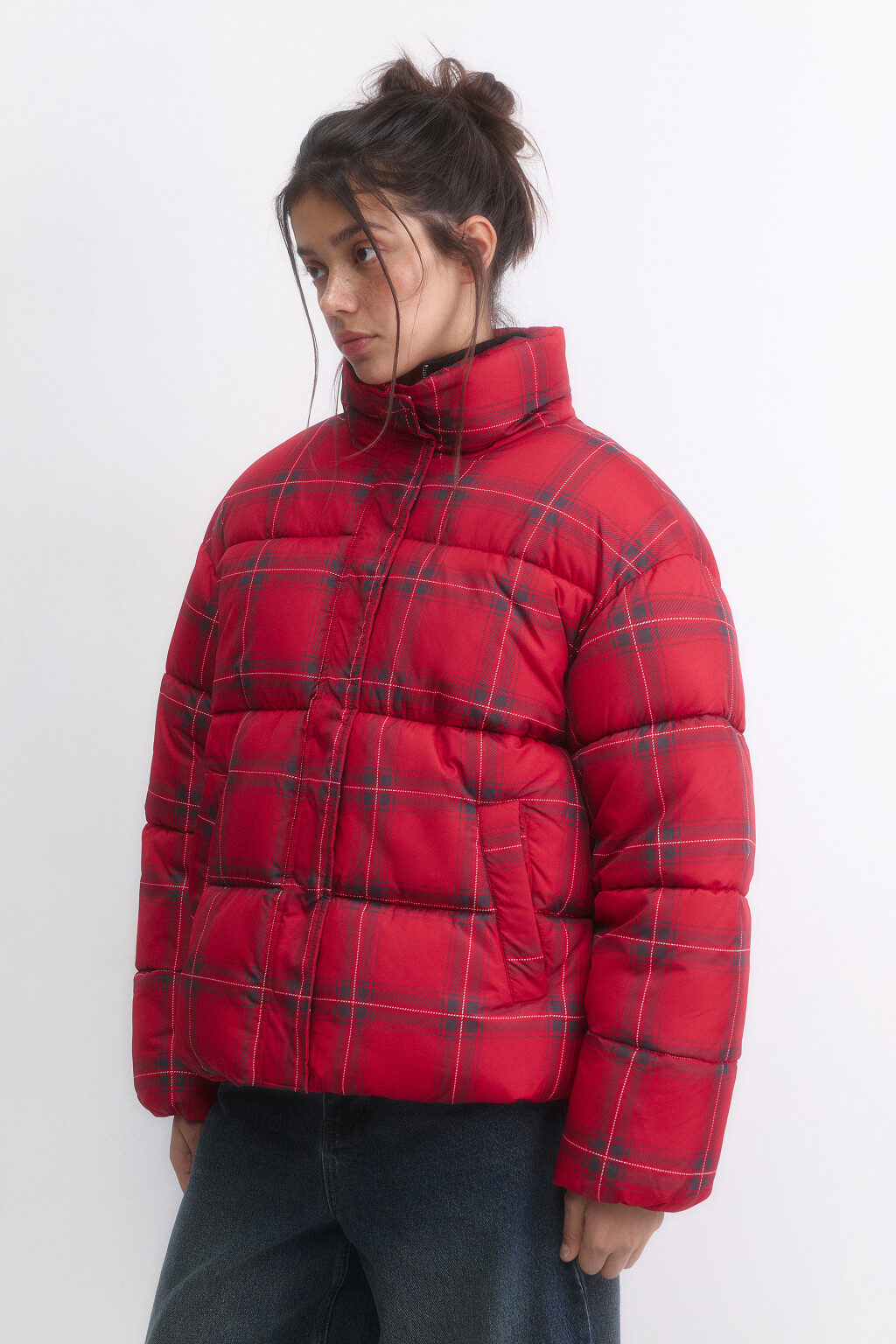 Куртка-пуховик стеганая с принтом в клетку - цвет мультиколор - 4