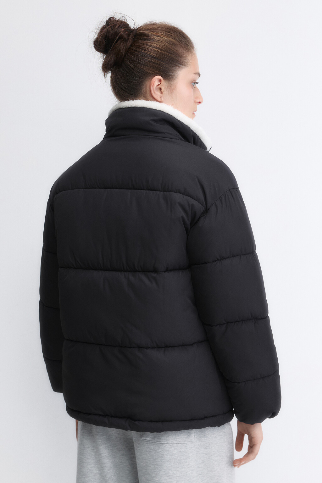 Куртка стеганая с подкладкой из искусственного меха - цвет черный - 4