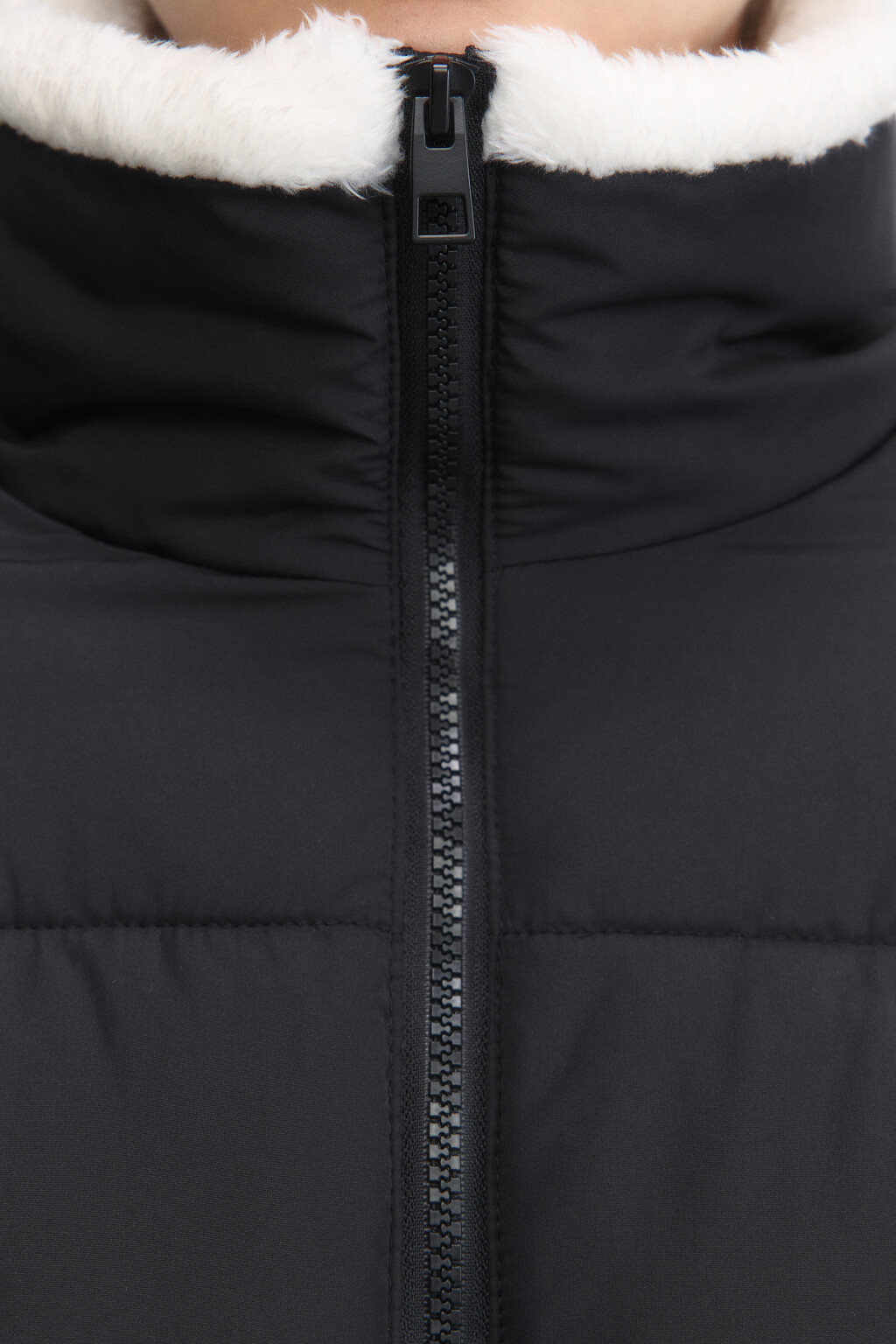 Куртка стеганая с подкладкой из искусственного меха - цвет черный - 6