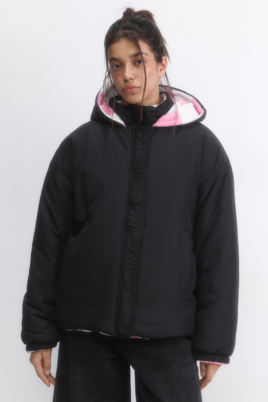 Куртка двусторонняя с меховой фактурой и принтом - цвет черный - 2