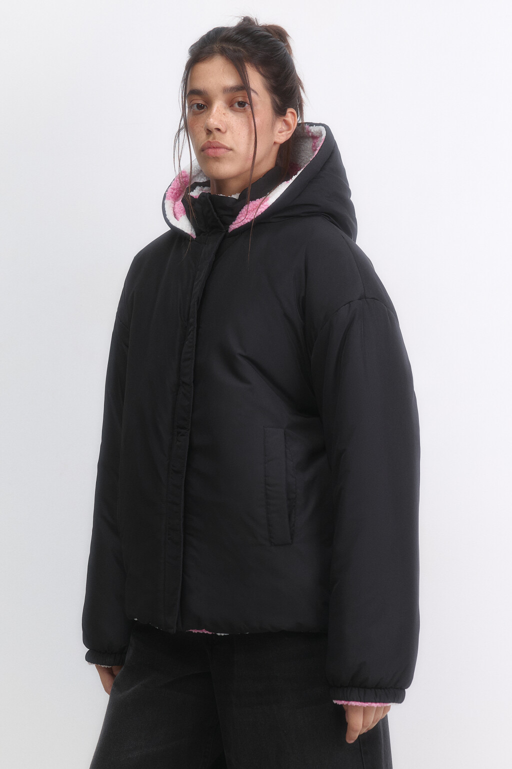 Куртка двусторонняя с меховой фактурой и принтом - цвет черный - 3