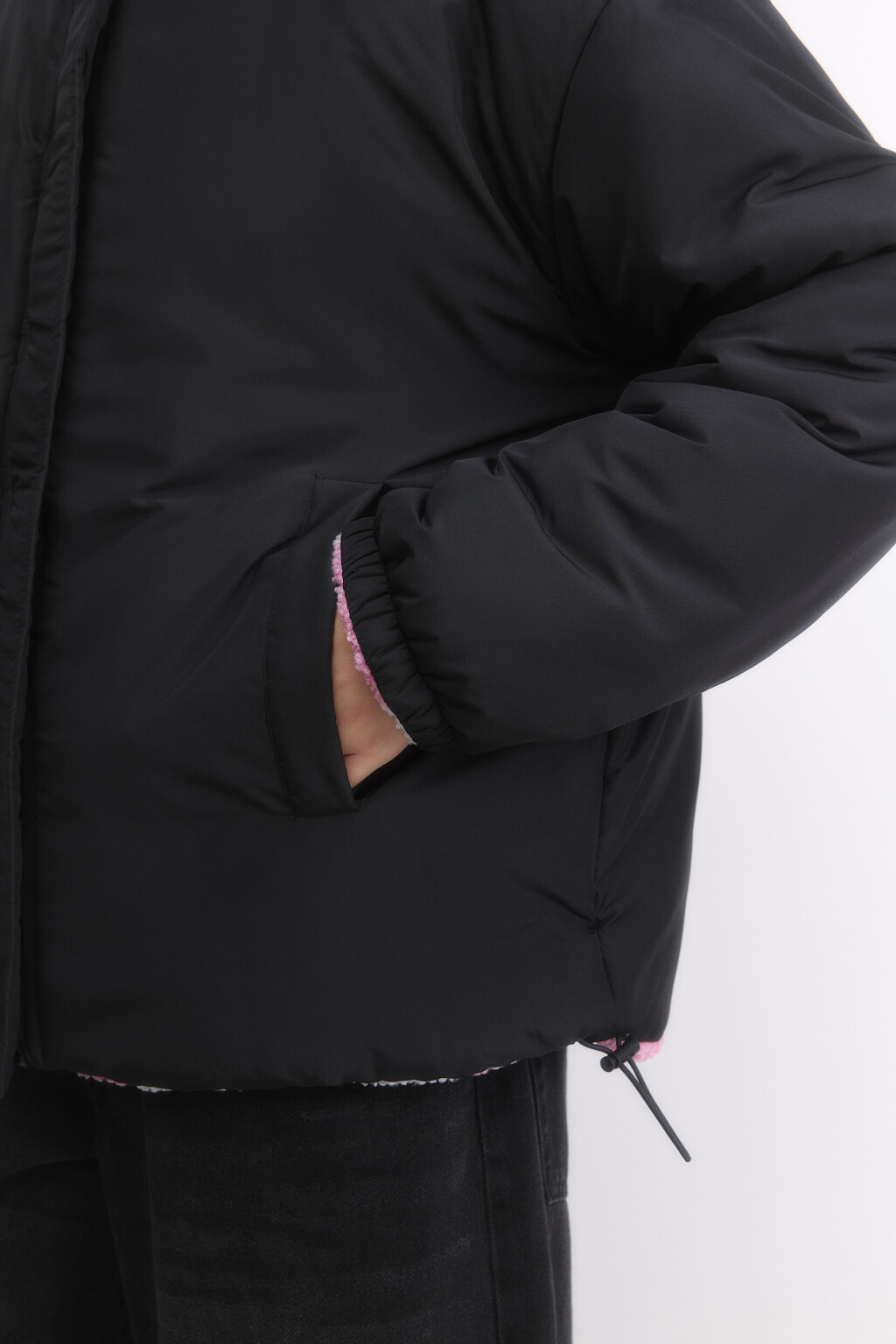 Куртка двусторонняя с меховой фактурой и принтом - цвет черный - 6