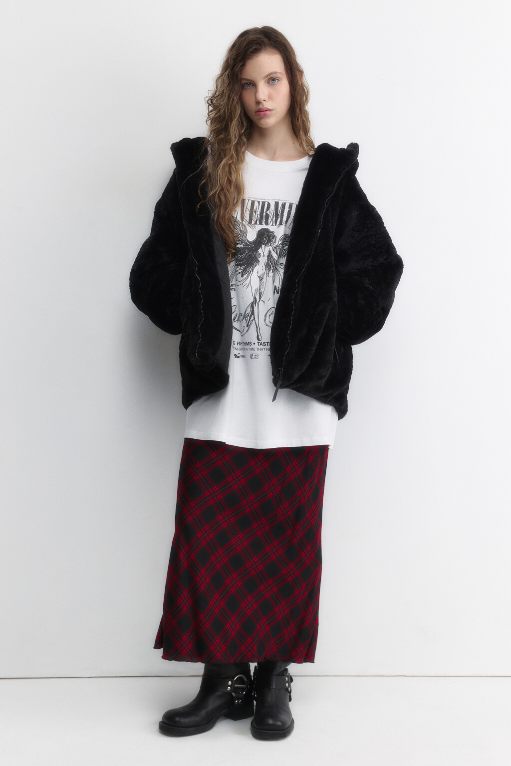 Куртка из искусственного меха с капюшоном - цвет черный - 5