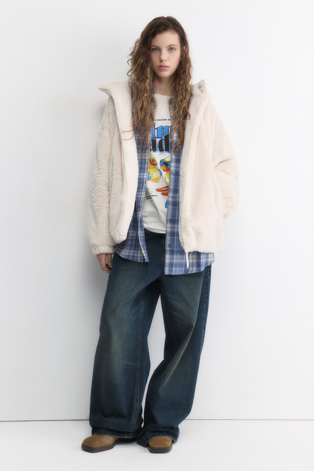 Куртка из искусственного меха с капюшоном - цвет молочный - 5