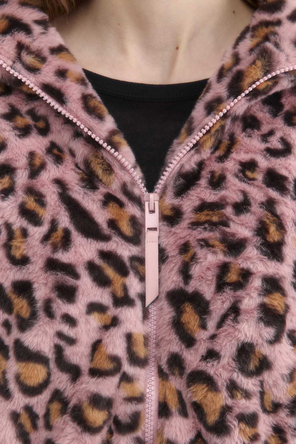 Куртка из искусственного меха с капюшоном - цвет мультиколор - 6