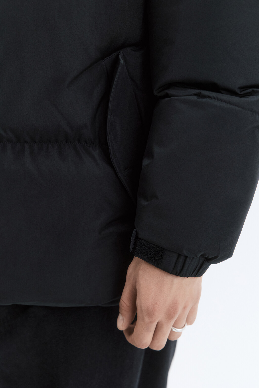 Куртка-пуховик стеганая с капюшоном - цвет черный - 8