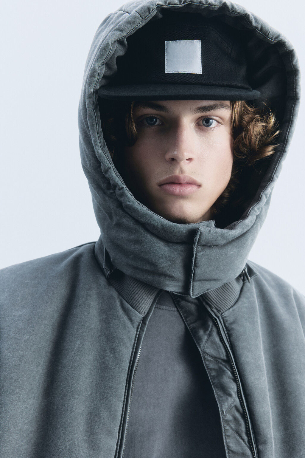 Куртка-бомбер с капюшоном и вареным эффектом - цвет серый - 2