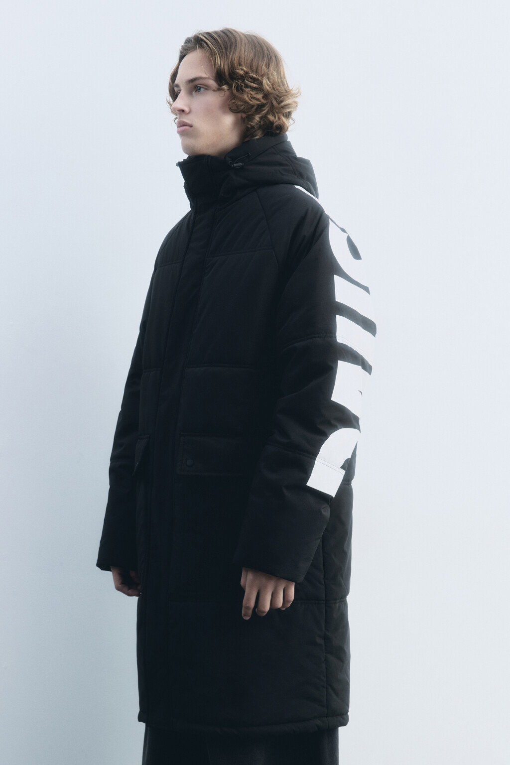 Куртка стеганая удлиненная с надписью - цвет черный - 4