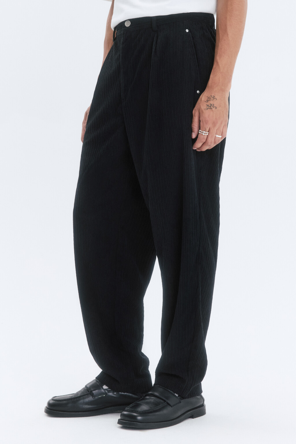 Брюки-бананы широкие из вельветовой ткани - цвет черный - 3