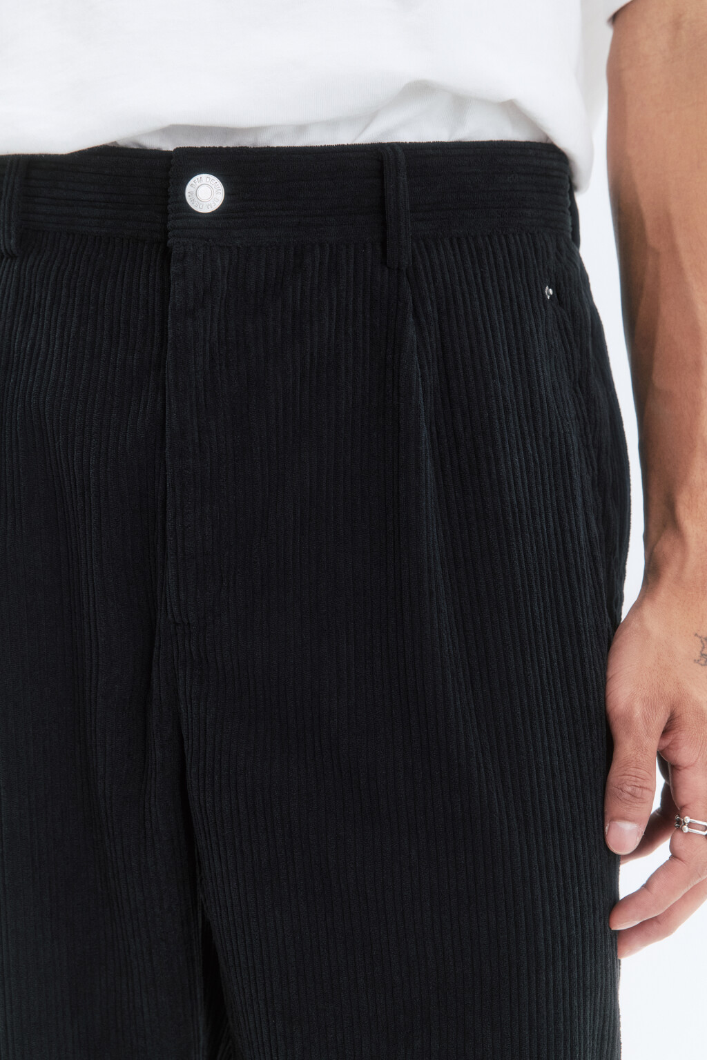 Брюки-бананы широкие из вельветовой ткани - цвет черный - 6