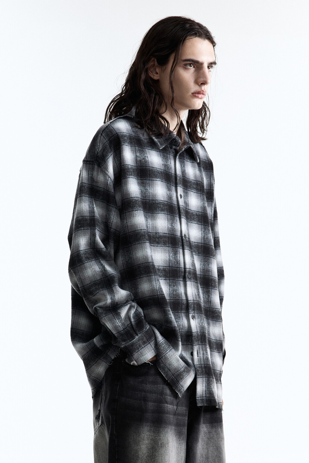 Рубашка клетчатая с открытыми срезами - цвет серый - 4