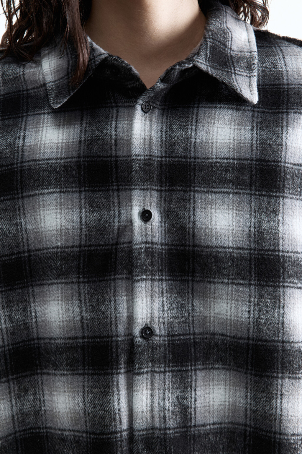 Рубашка клетчатая с открытыми срезами - цвет серый - 7