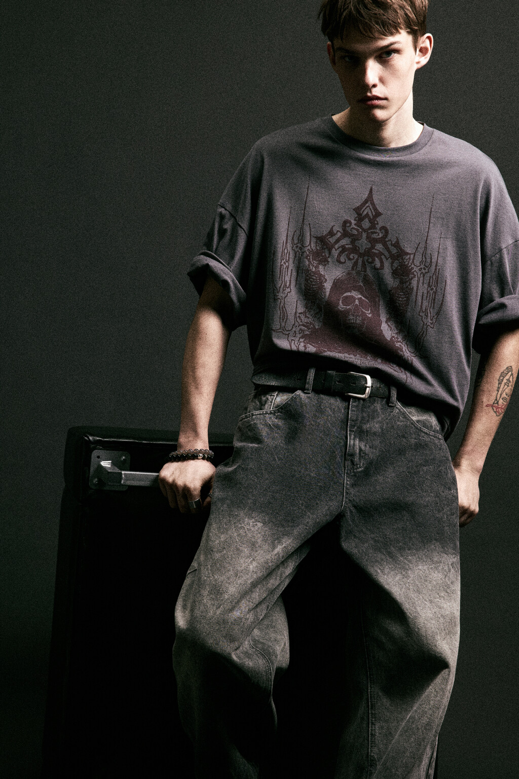 Футболка oversize с принтом в стиле гранж - цвет серый - 1