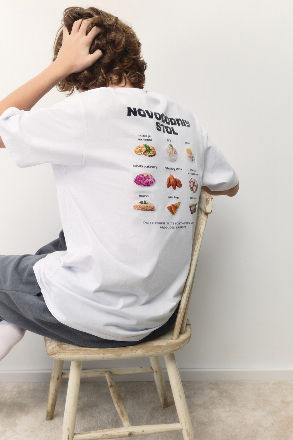 Футболка хлопковая с новогодним принтом - цвет белый - 2