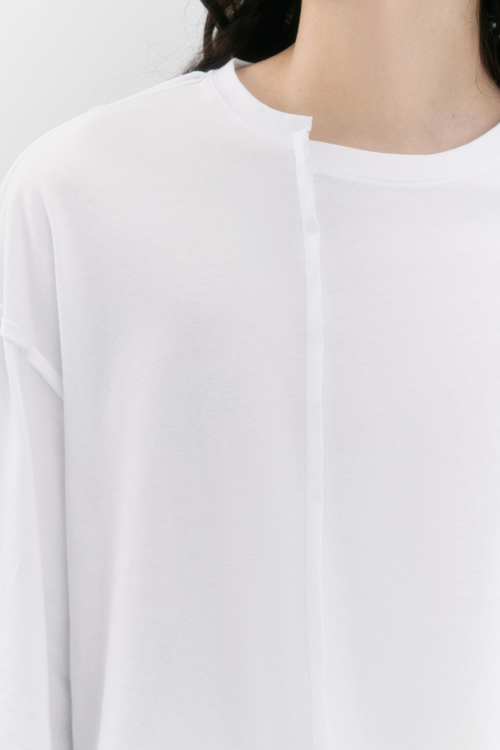 Лонгслив хлопковый асимметричного кроя - цвет белый - 7