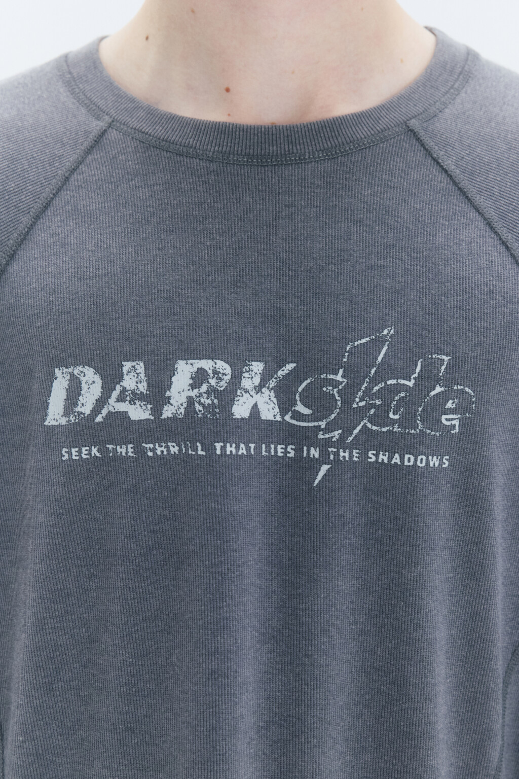 Лонгслив свободный с вареным эффектом и надписью - цвет серый - 6