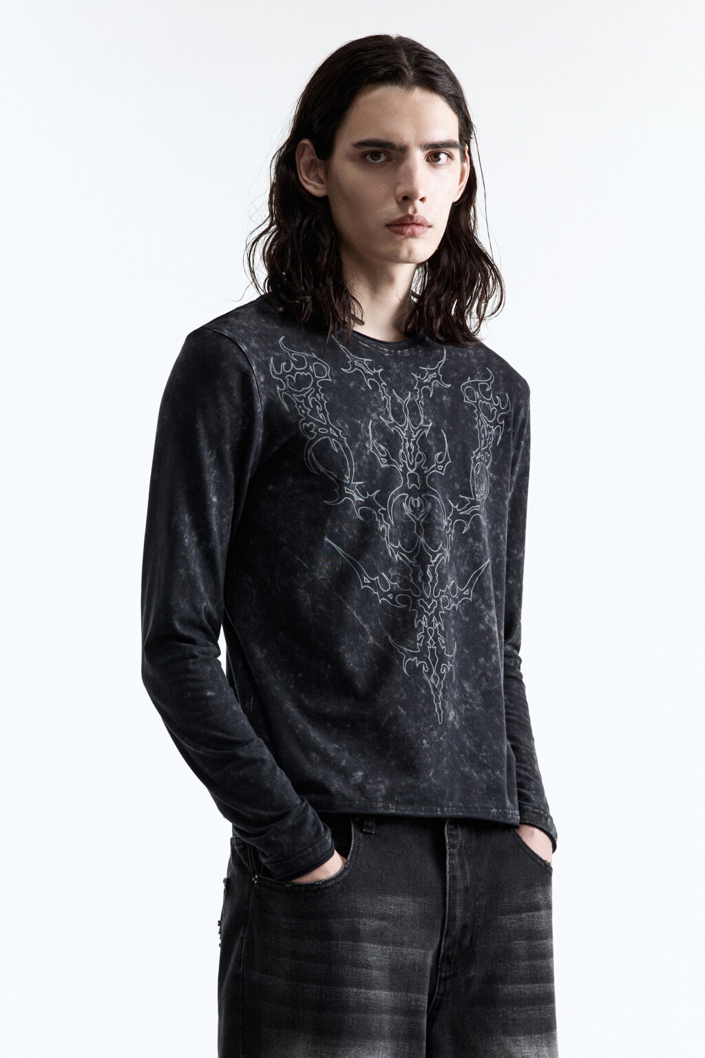 Лонгслив хлопковый с вареным эффектом и принтом - цвет черный - 2