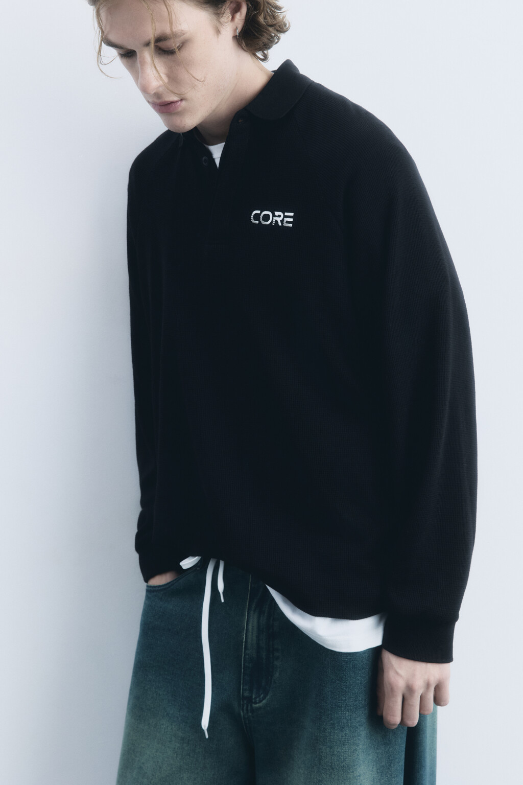 Свитшот с надписью и отложным воротником - цвет черный - 1