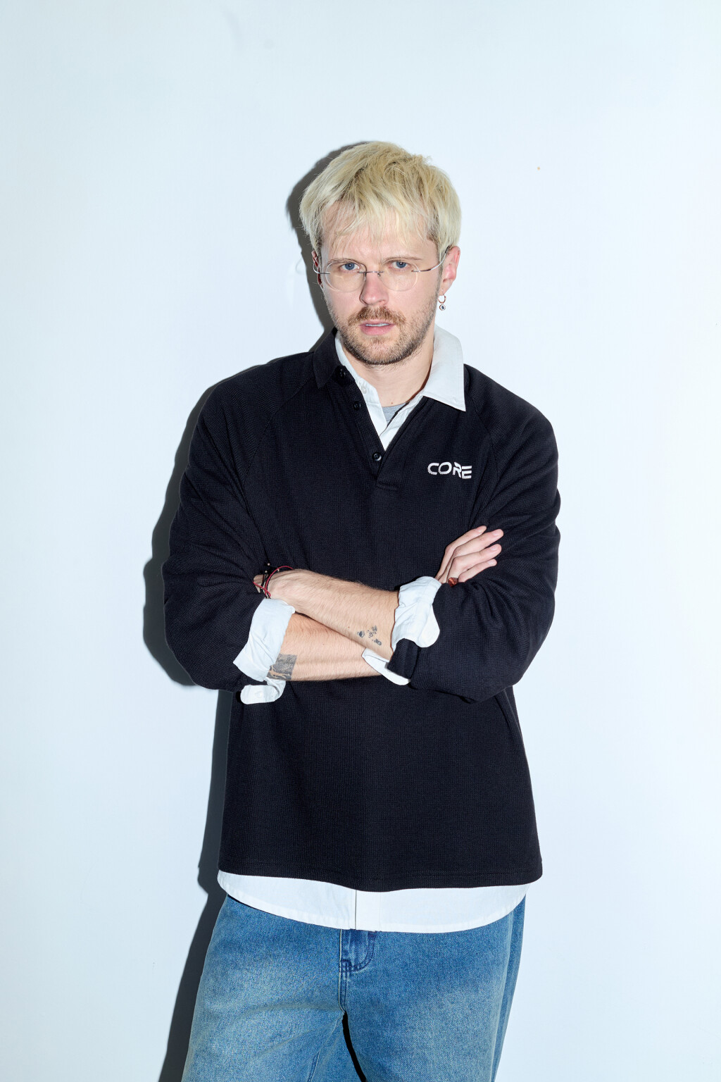 Свитшот с надписью и отложным воротником - цвет черный - 10