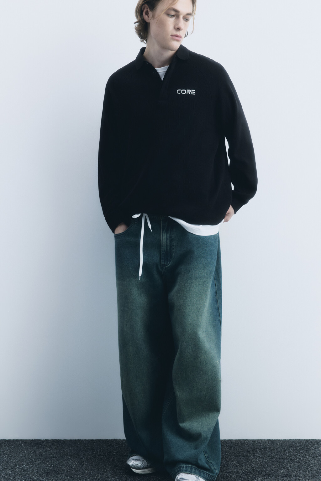 Свитшот с надписью и отложным воротником - цвет черный - 2