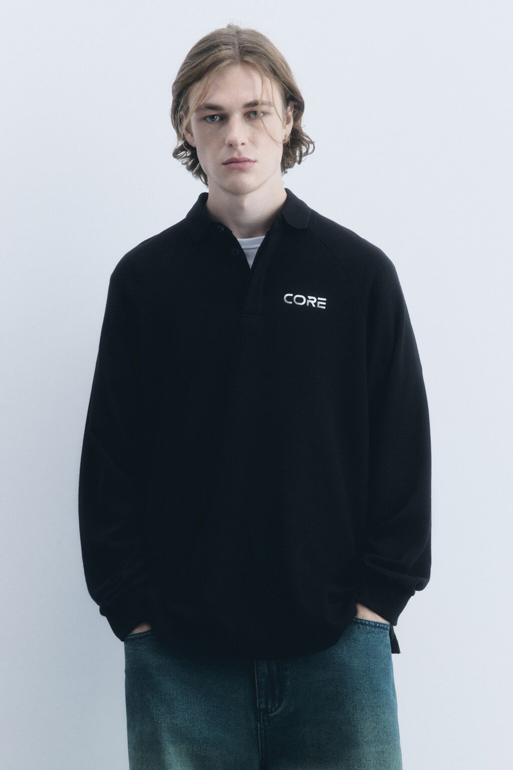 Свитшот с надписью и отложным воротником - цвет черный - 3