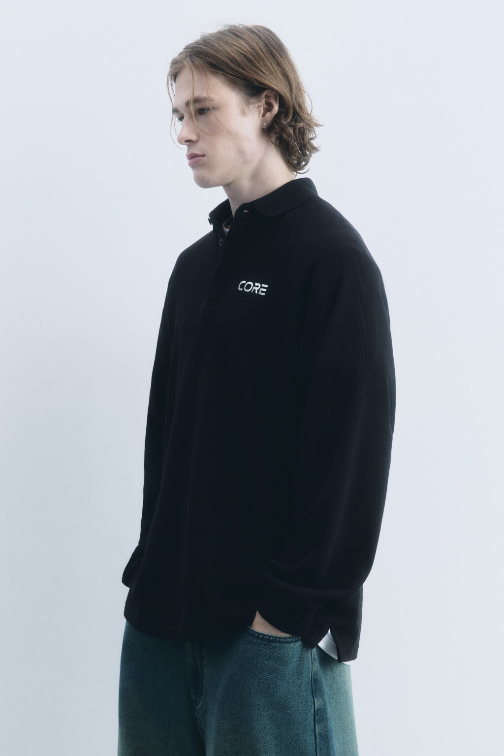 Свитшот с надписью и отложным воротником - цвет черный - 4