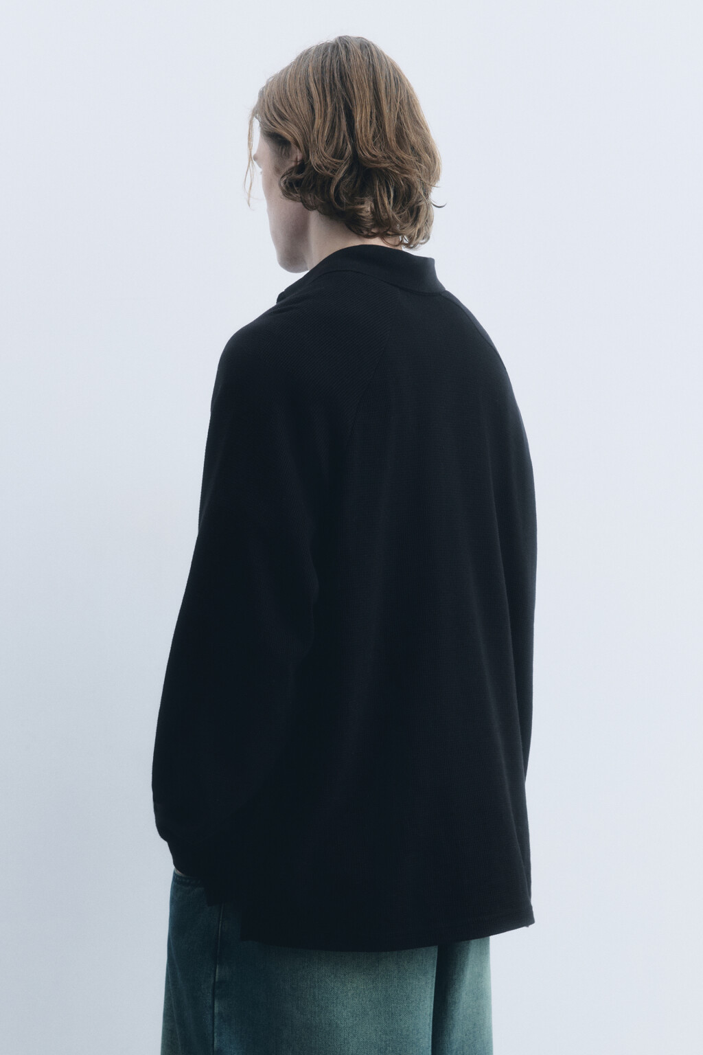 Свитшот с надписью и отложным воротником - цвет черный - 5