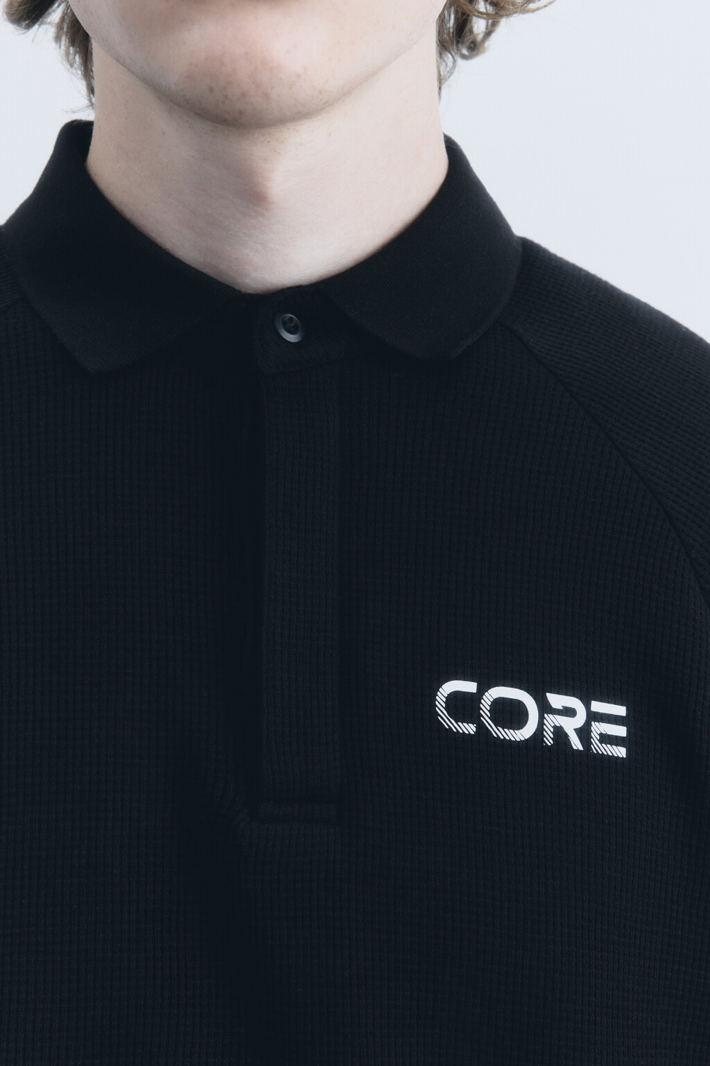 Свитшот с надписью и отложным воротником - цвет черный - 8