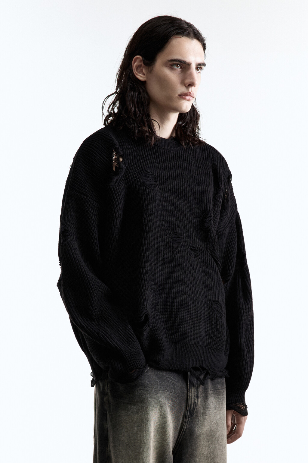 Джемпер oversize рваный в стиле гранж - цвет черный - 3