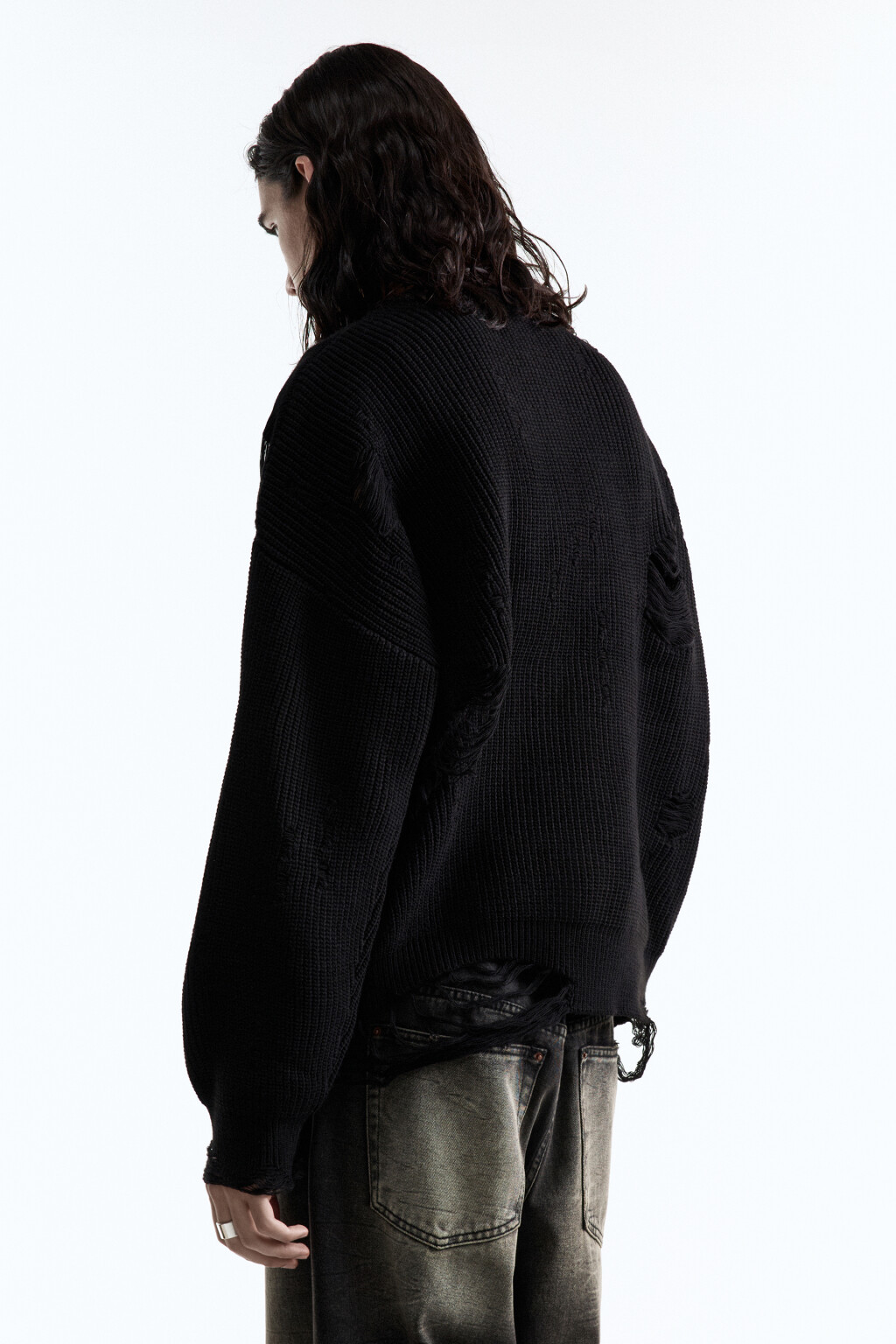Джемпер oversize рваный в стиле гранж - цвет черный - 4