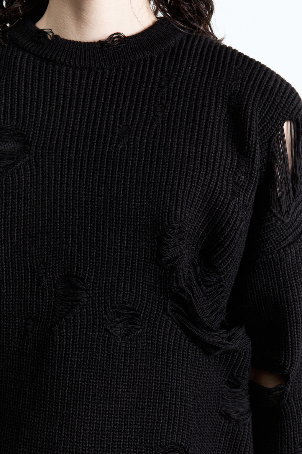 Джемпер oversize рваный в стиле гранж - цвет черный - 6