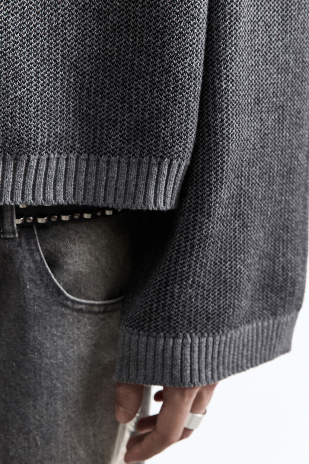 Джемпер вязаный свободный в стиле гранж - цвет серый - 7