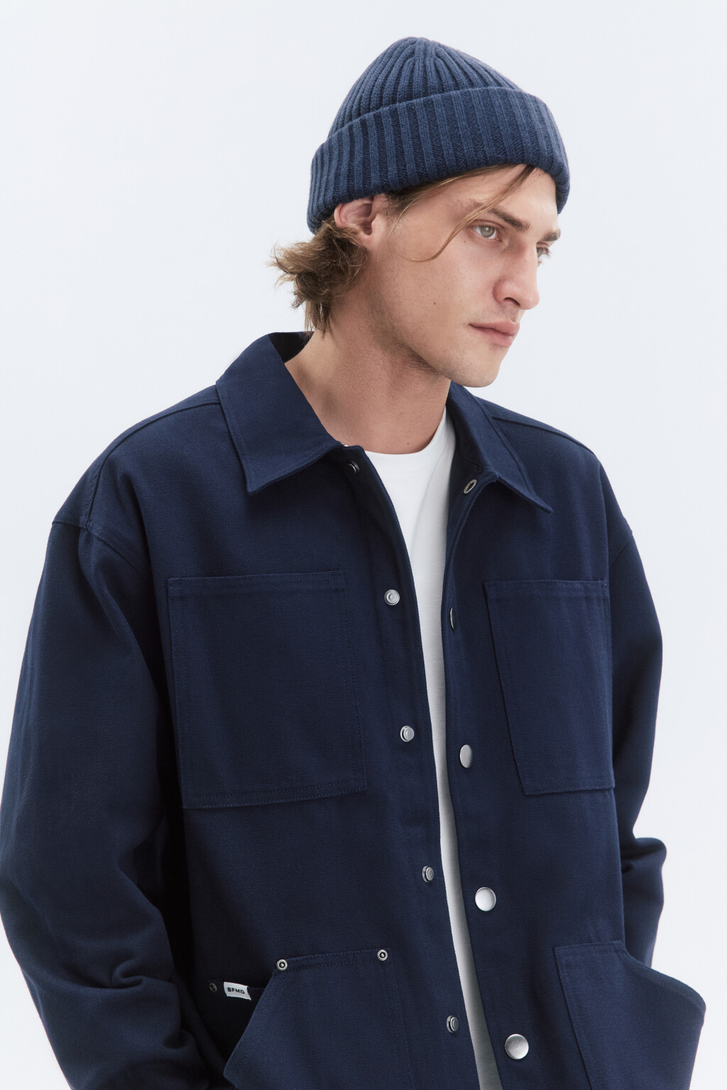 Шапка-бини вязаная короткая до ушей - цвет синий - 4