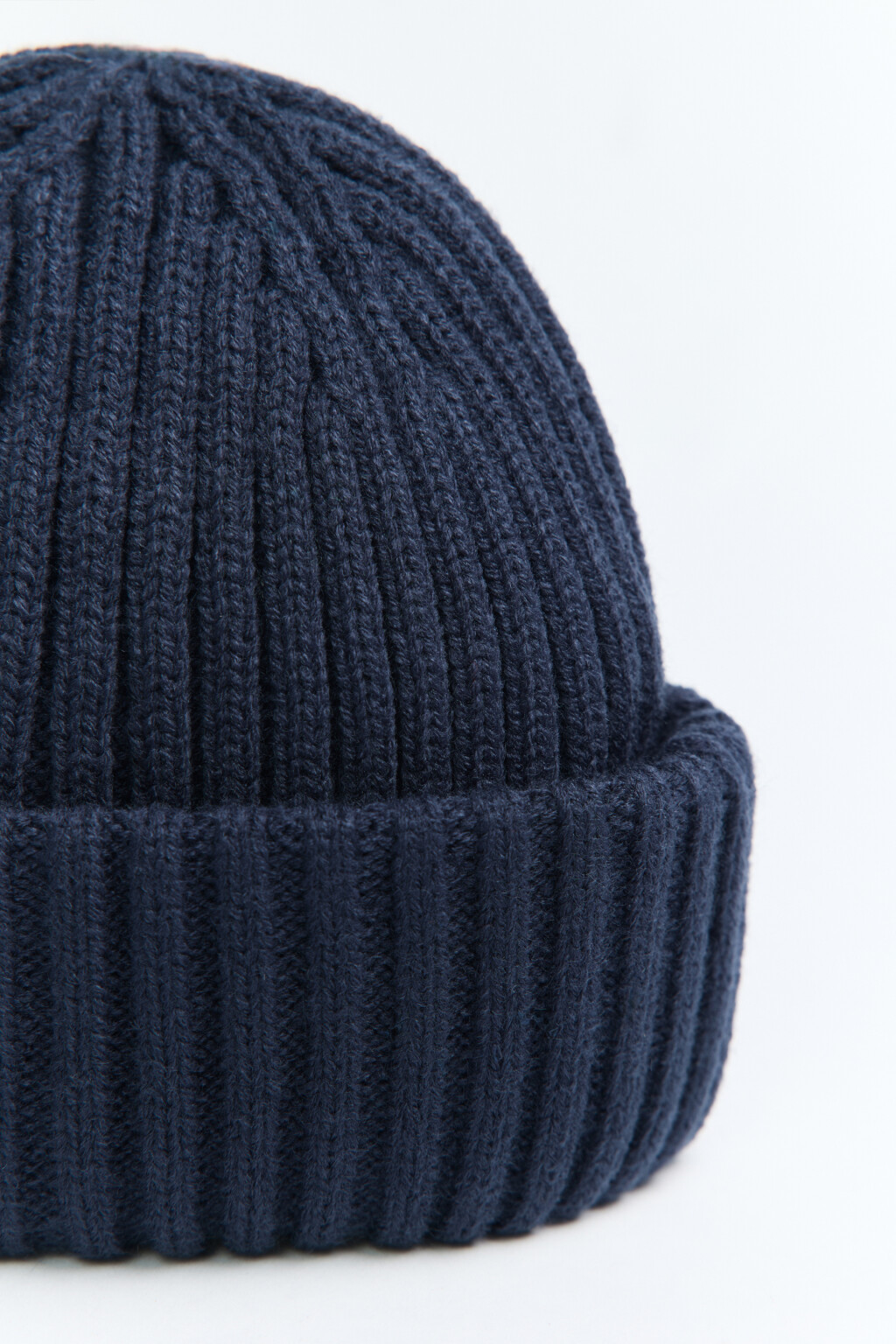Шапка-бини вязаная короткая до ушей - цвет синий - 2