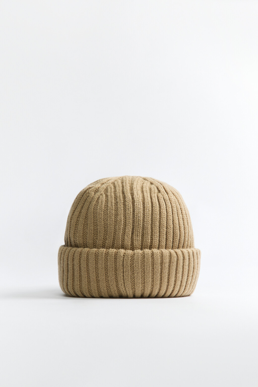 Шапка-бини вязаная короткая до ушей - цвет бежевый - 1