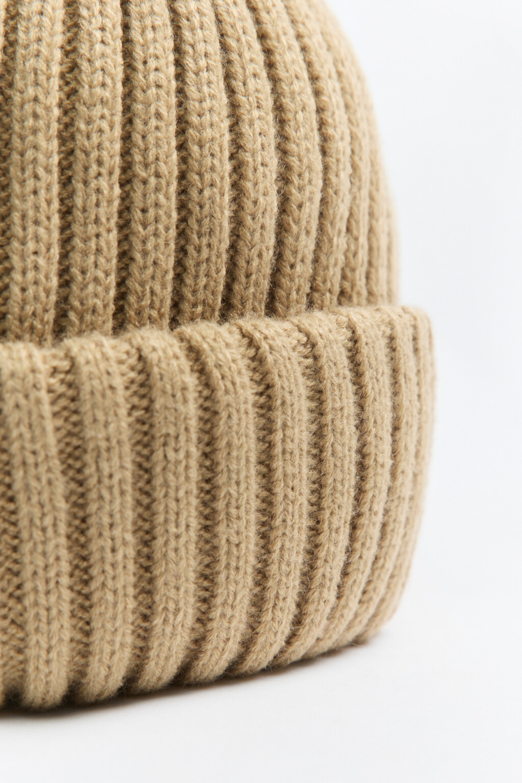 Шапка-бини вязаная короткая до ушей - цвет бежевый - 2